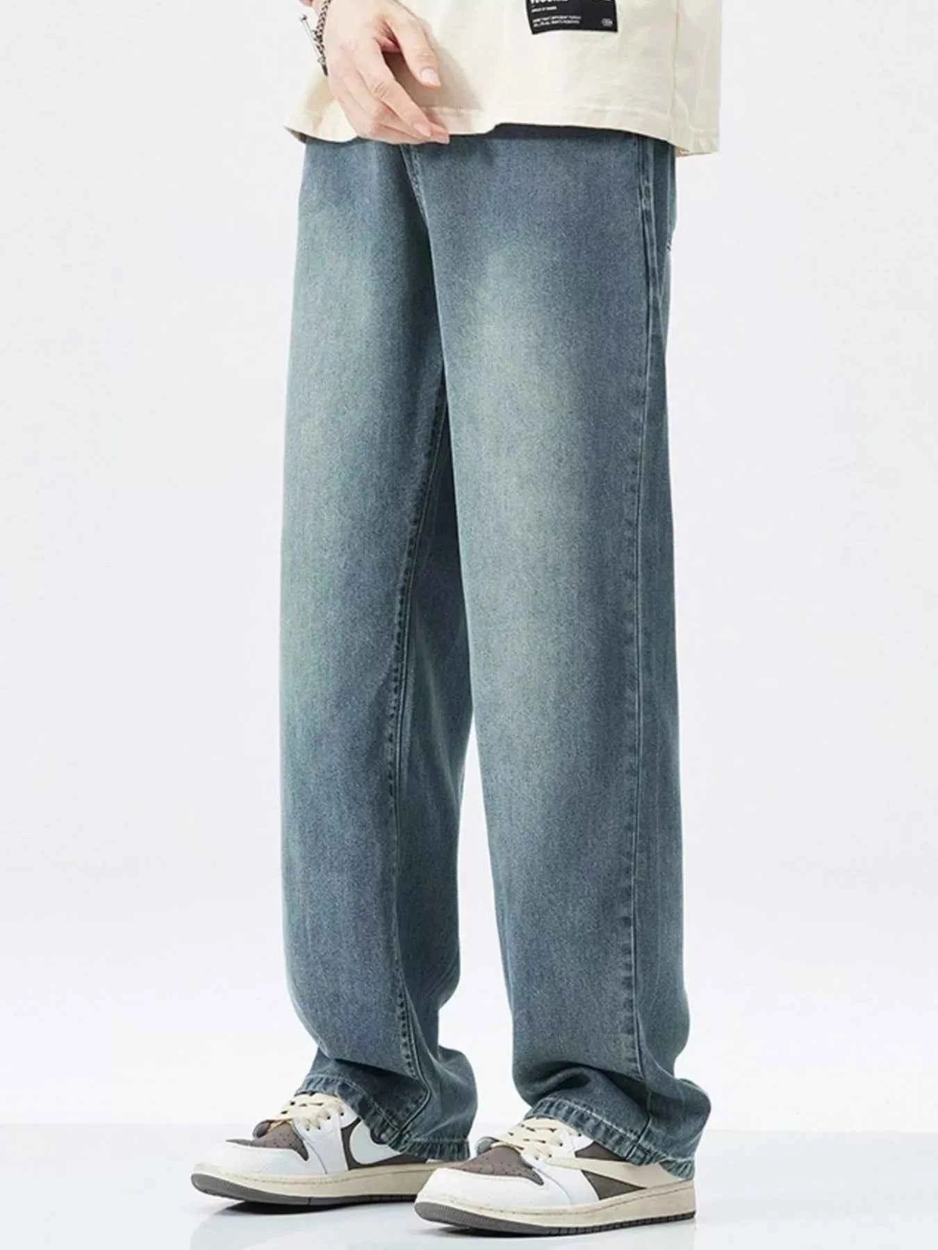 Men's Relaxed Fit Wide Leg Vintage Wash Jeans