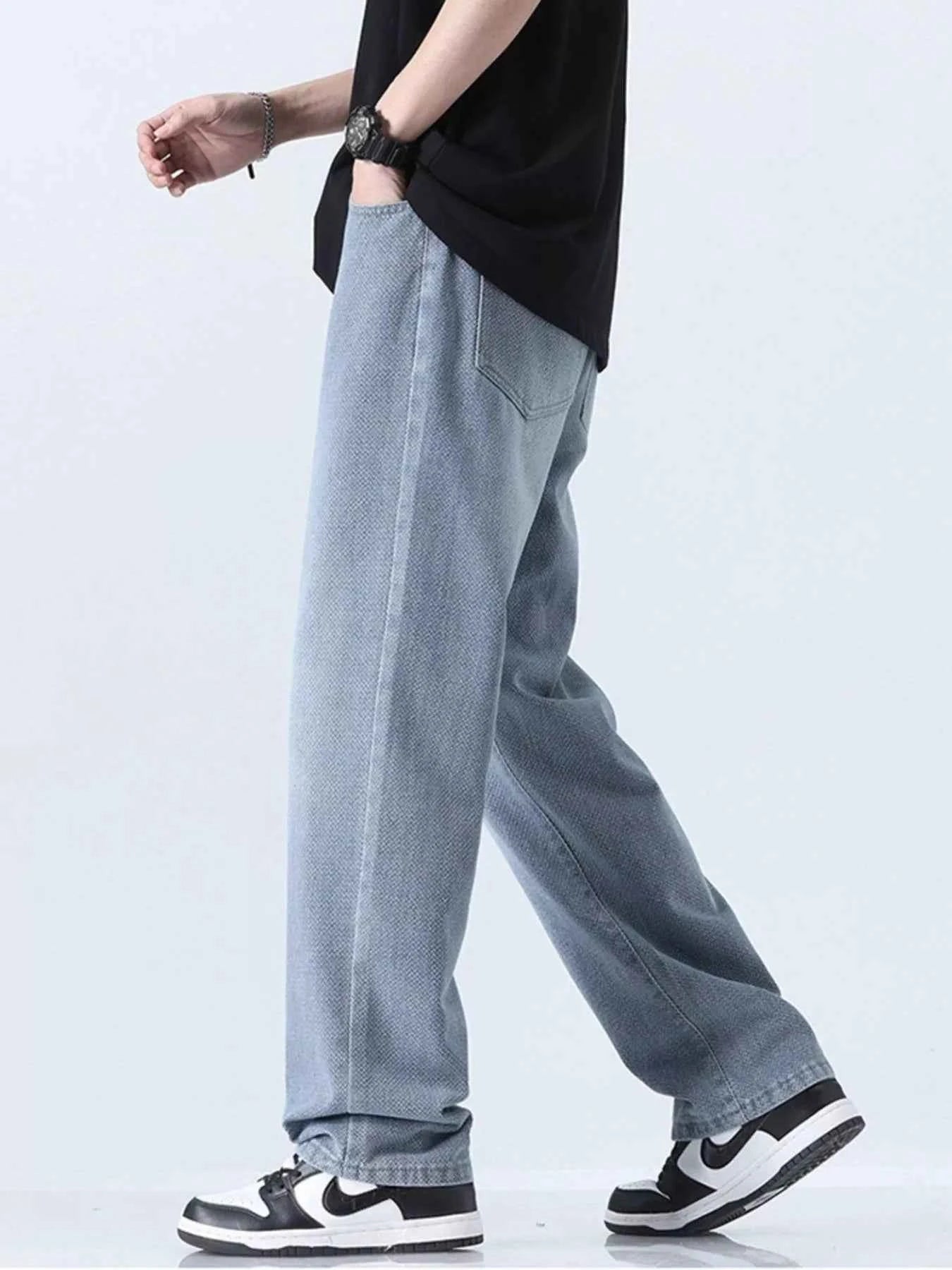 Men's Relaxed Fit Straight Leg Jeans