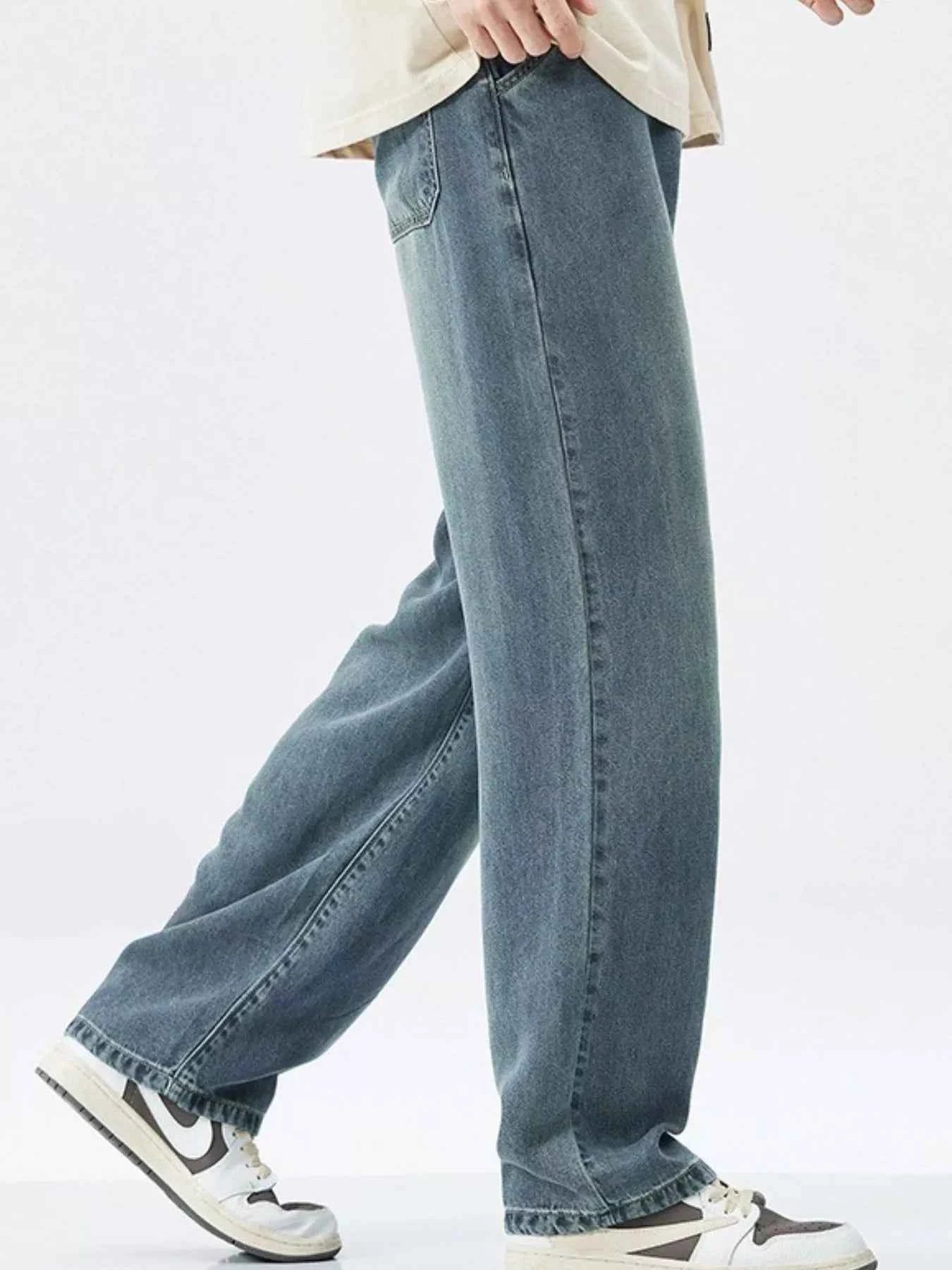 Men's Relaxed Fit Wide Leg Vintage Wash Jeans